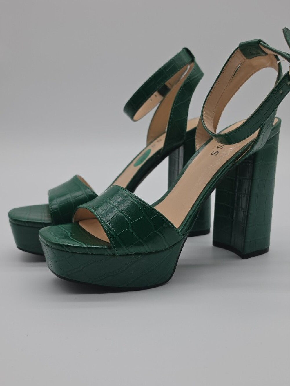 *Brand New* GUESS Emerald Green Croc-Embossed Platform Block Heels - Picture 3 of 5